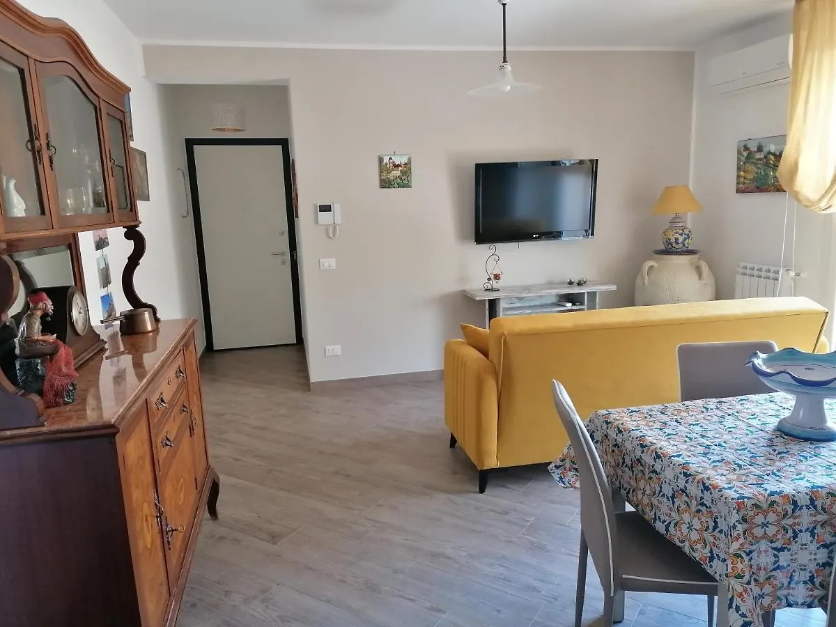 Casa Valencia Daire Terrasini